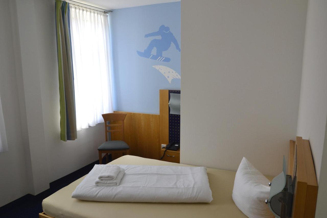 Outdoor Inn Sporthotel Steinach Steinach  Zimmer foto